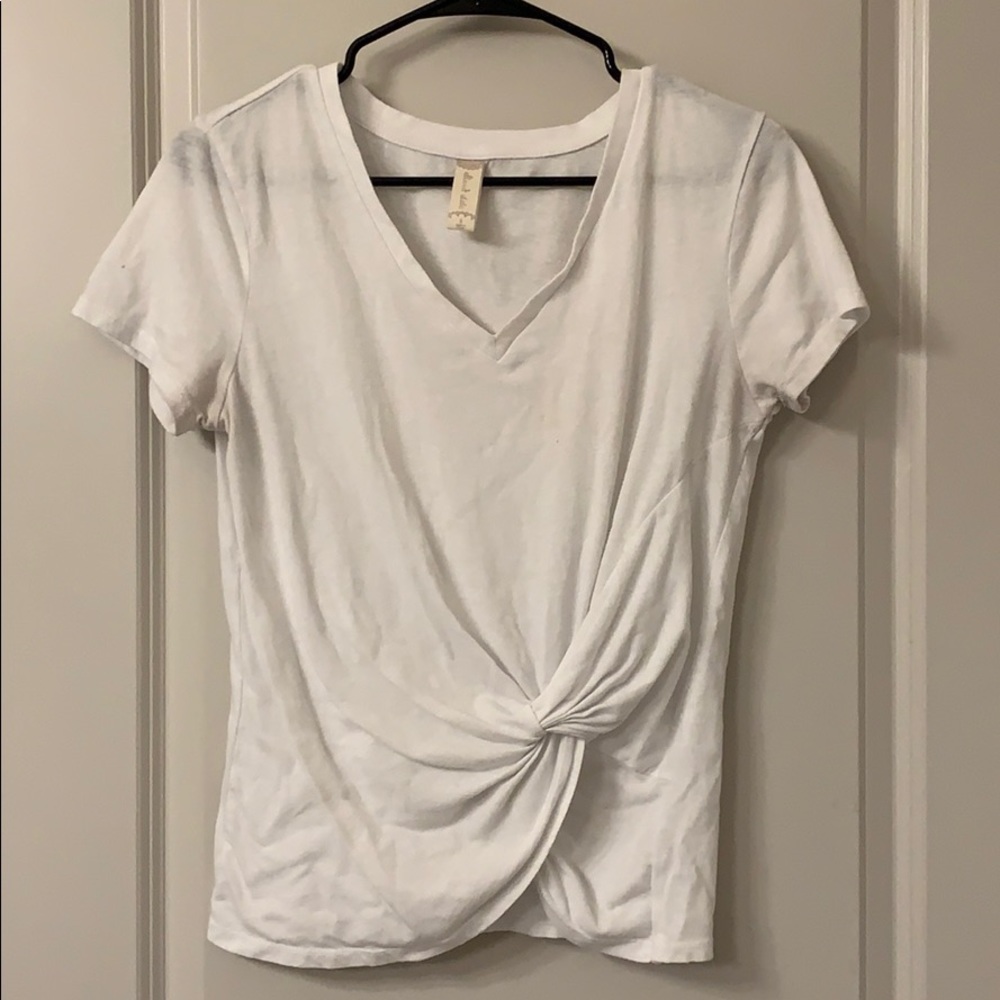 White tee shirt